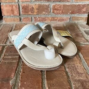 NWT Toms Isabela Leather Sandals